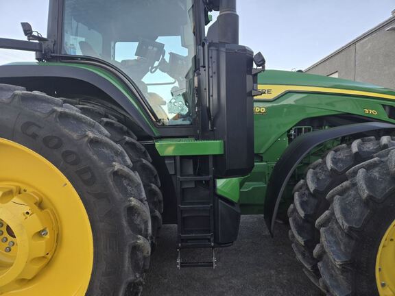 2024 John Deere 8R 370 Tractor