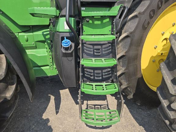 2023 John Deere 8R 370 Tractor