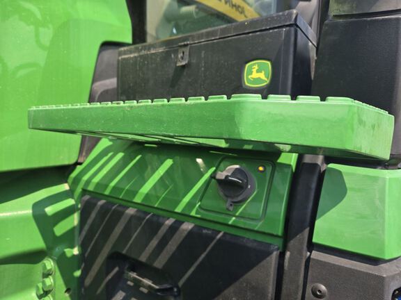 2023 John Deere 8R 370 Tractor