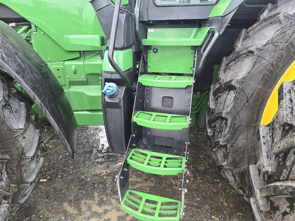 2025 John Deere 8R 370 Tractor