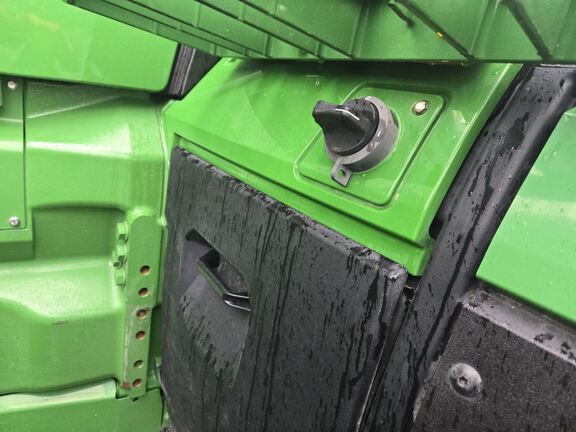 2025 John Deere 8R 370 Tractor