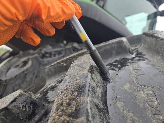 2025 John Deere 8R 370 Tractor