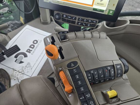 2025 John Deere 8R 370 Tractor