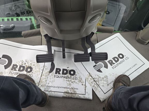 2025 John Deere 8R 370 Tractor