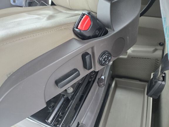 2025 John Deere 8R 370 Tractor