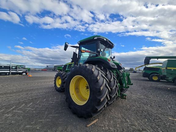 2022 John Deere 7R 250 Tractor