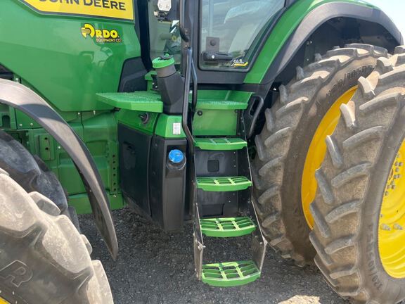 2025 John Deere 8R 370 Tractor
