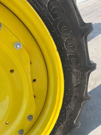 2025 John Deere 8R 370 Tractor