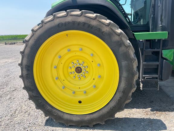 2025 John Deere 8R 370 Tractor