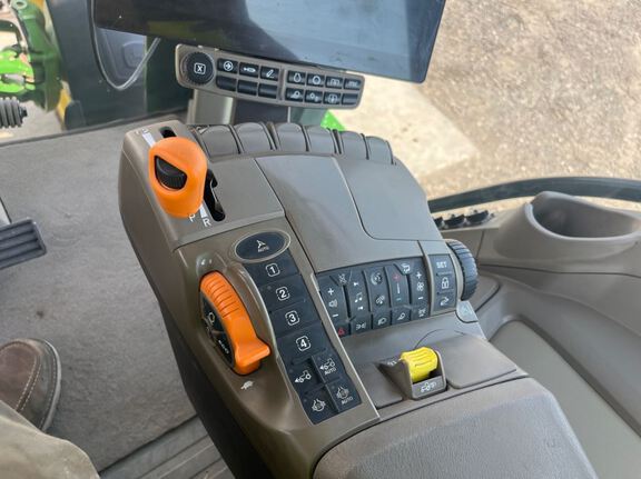 2025 John Deere 8R 370 Tractor