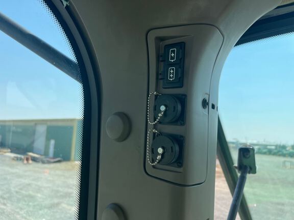 2025 John Deere 8R 370 Tractor