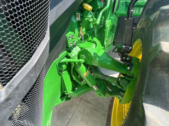 2025 John Deere 8R 370 Tractor