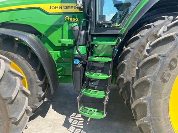 2025 John Deere 8R 370 Tractor
