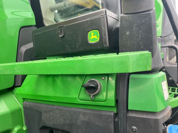 2025 John Deere 8R 370 Tractor