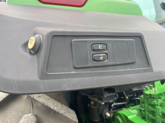 2025 John Deere 8R 370 Tractor