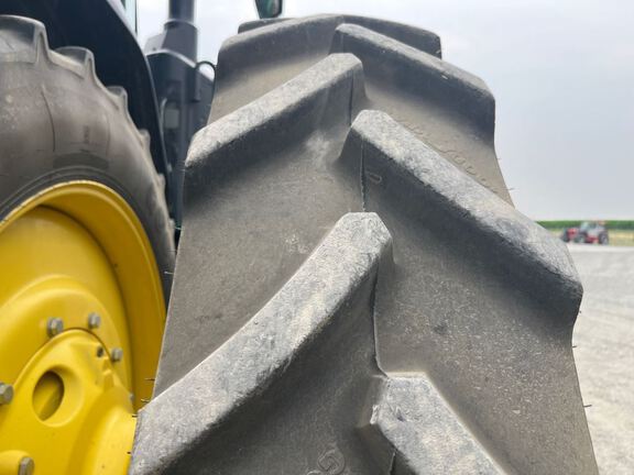 2025 John Deere 8R 370 Tractor