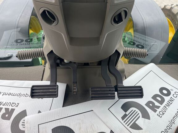 2025 John Deere 8R 370 Tractor