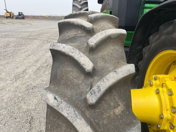 2025 John Deere 8R 370 Tractor