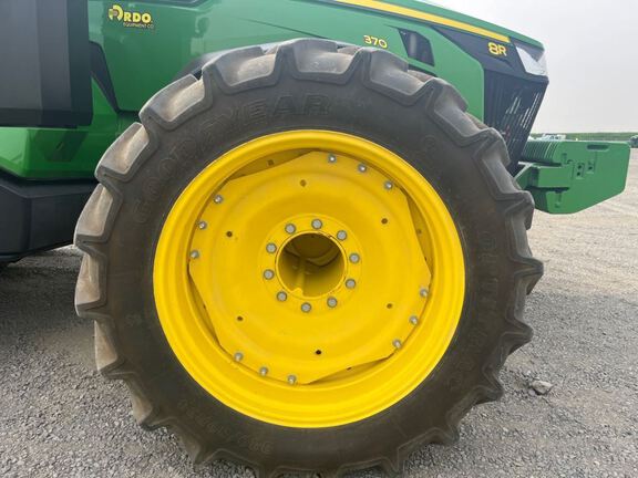 2025 John Deere 8R 370 Tractor