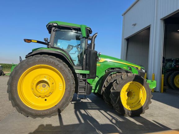 2025 John Deere 8R 370 Tractor