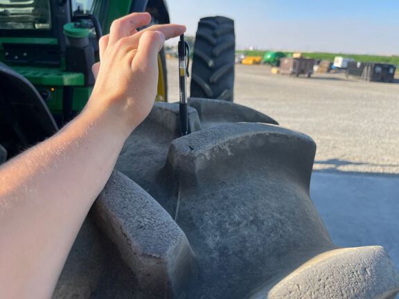 2025 John Deere 8R 370 Tractor