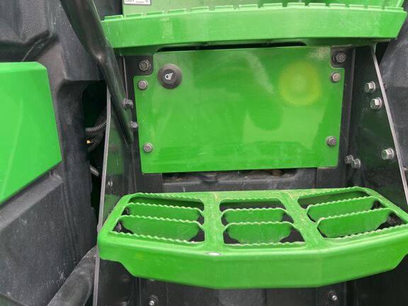 2025 John Deere 8R 370 Tractor