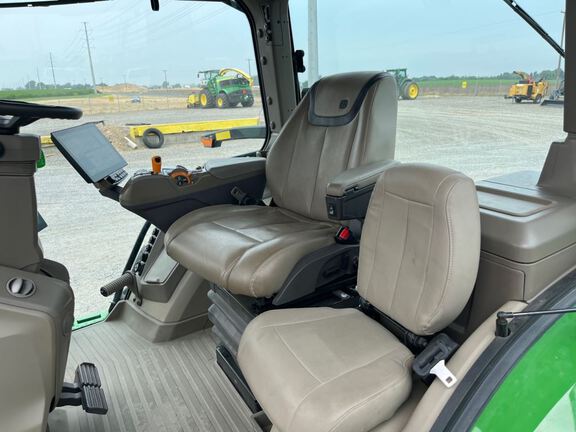 2025 John Deere 8R 370 Tractor
