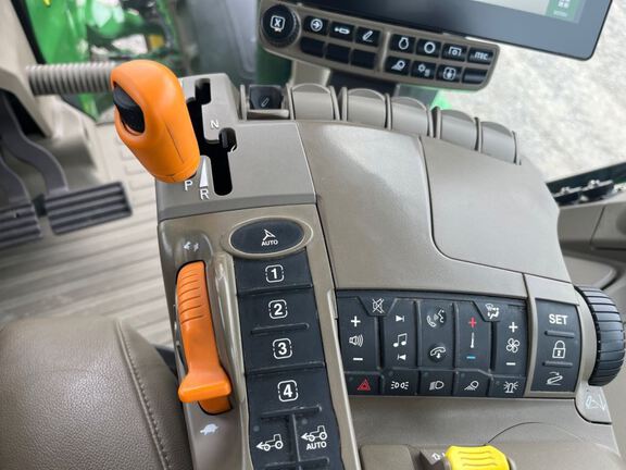 2025 John Deere 8R 370 Tractor