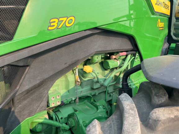 2025 John Deere 8R 370 Tractor