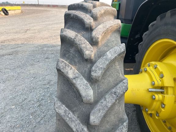 2025 John Deere 8R 370 Tractor