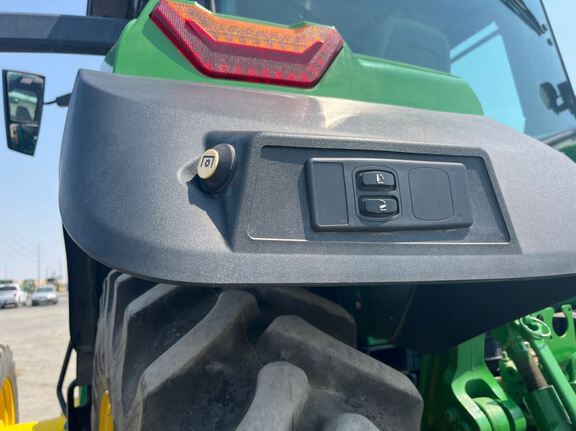2025 John Deere 8R 370 Tractor