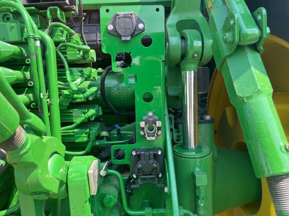 2025 John Deere 8R 370 Tractor