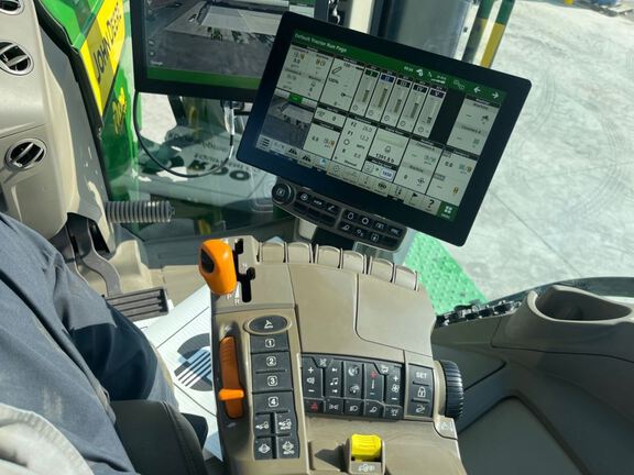 2025 John Deere 8R 370 Tractor