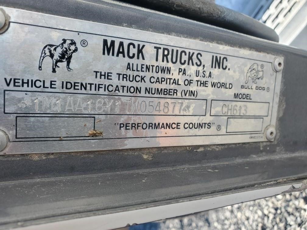 Mack ROTOMIX 1355H Feed Truck