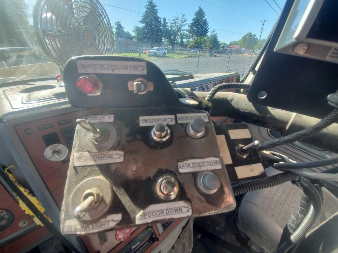 Mack ROTOMIX 1355H Feed Truck