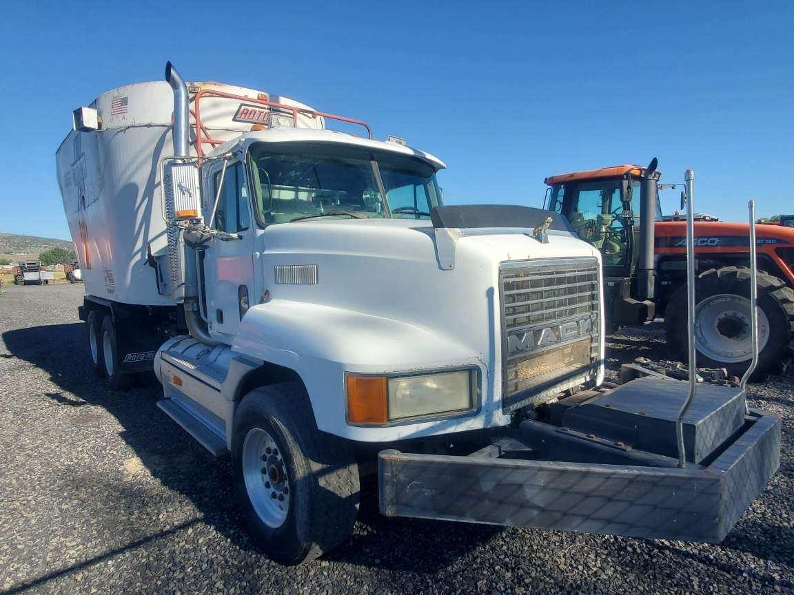 Mack ROTOMIX 1355H Feed Truck