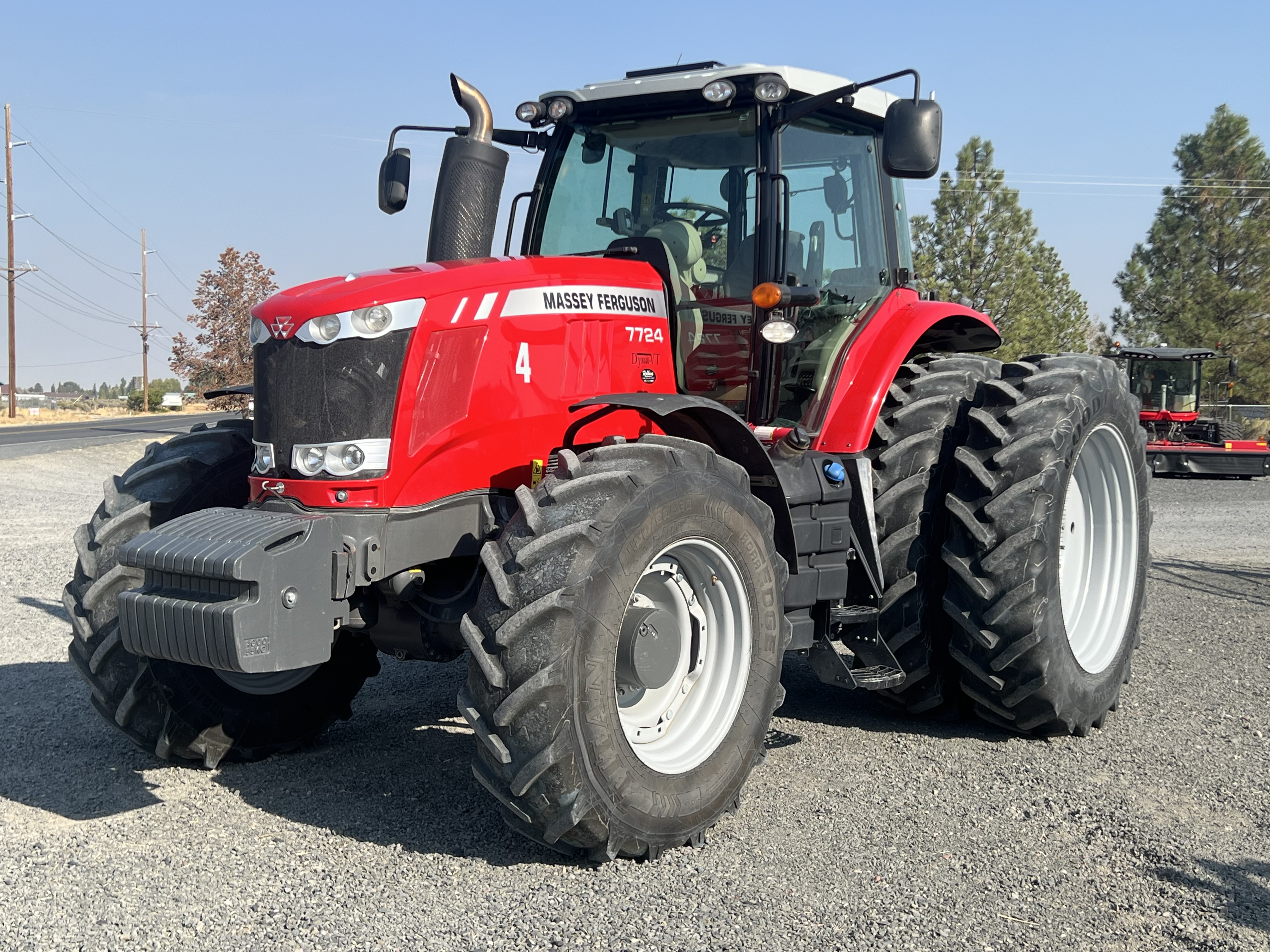 2015 Massey Ferguson 7724 Deluxe Tractor