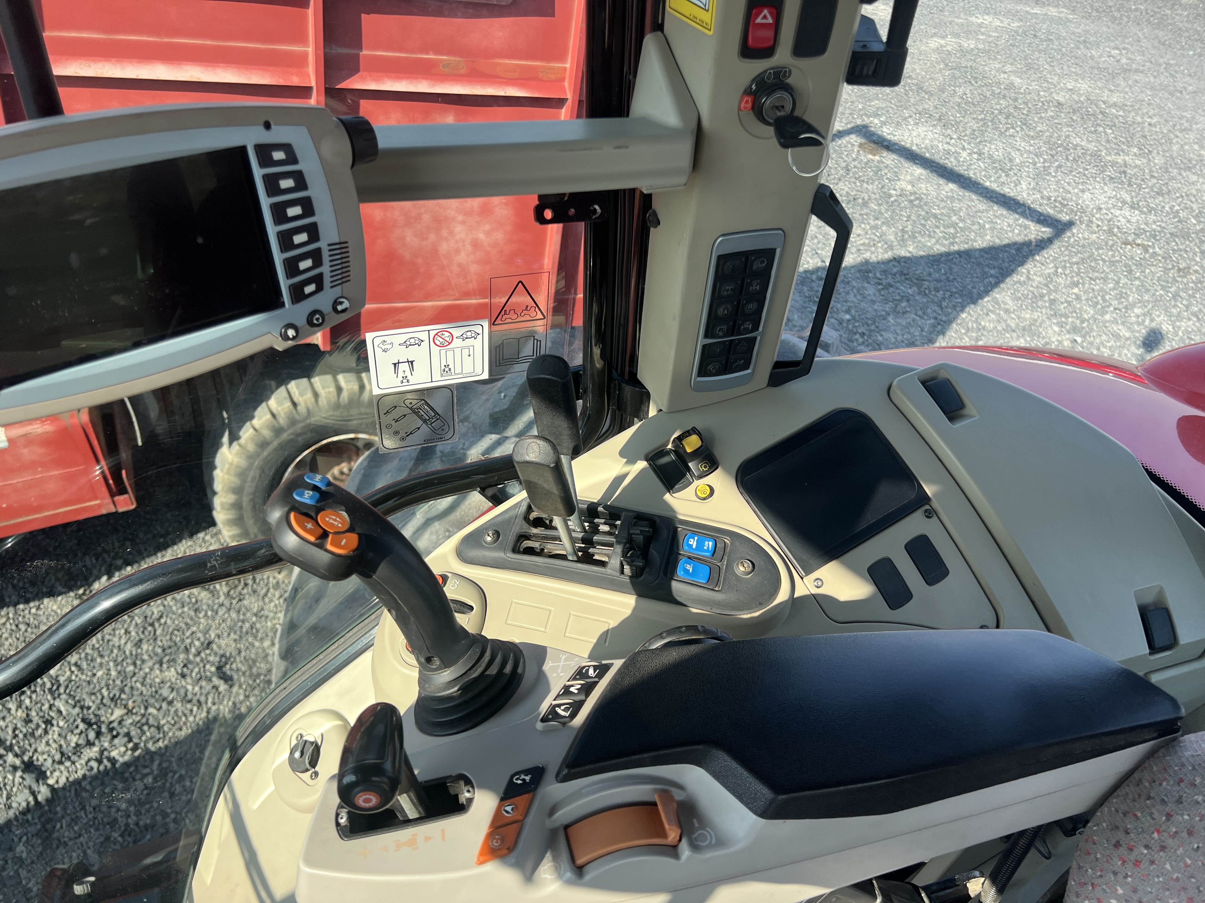 2015 Massey Ferguson 7724 Deluxe Tractor