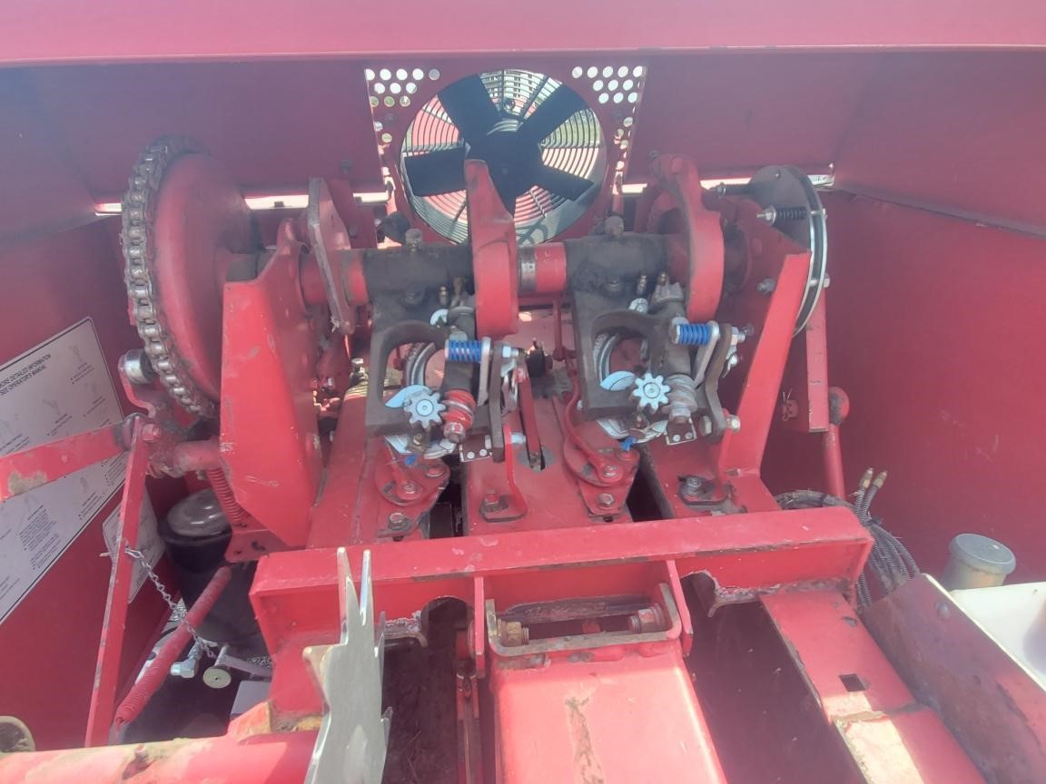 2012 Massey Ferguson 1841 Baler/Square