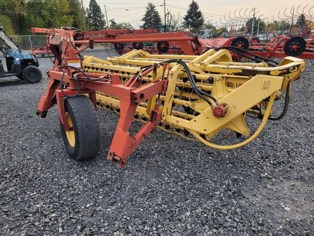 New Holland 216 Rake/Hay