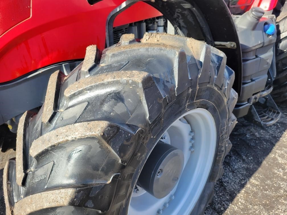 2018 Massey Ferguson 7724S Tractor