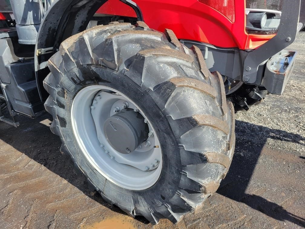 2018 Massey Ferguson 7724S Tractor