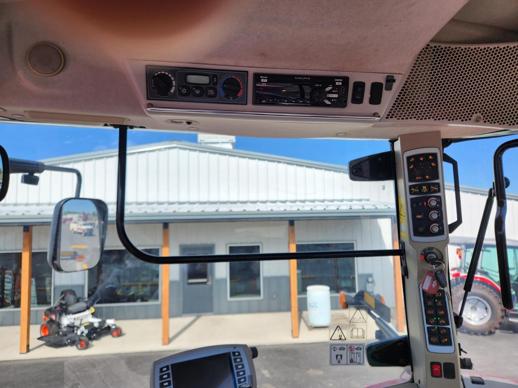 2016 Massey Ferguson 8727 Tractor