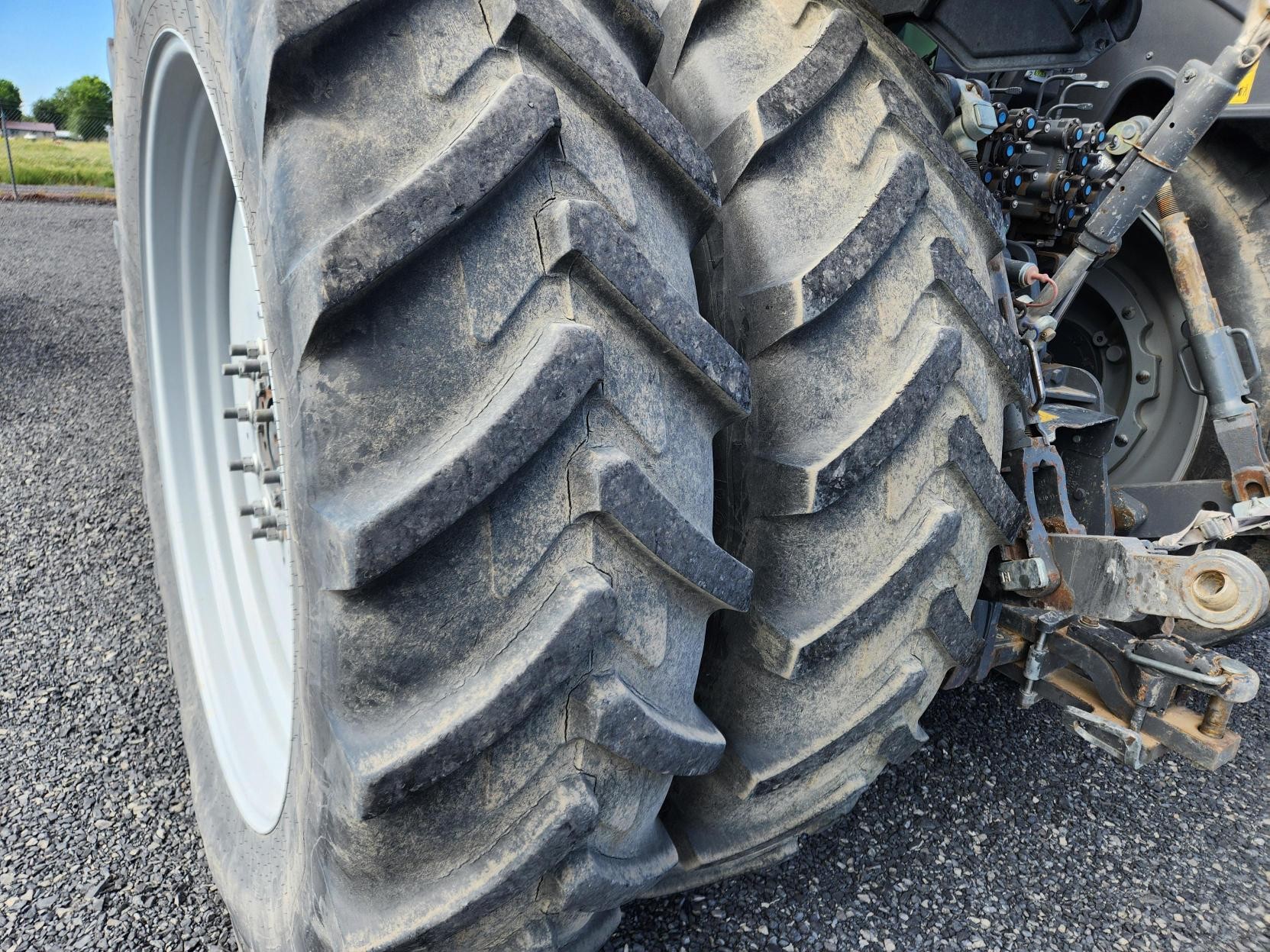 2016 Massey Ferguson 8727 Tractor