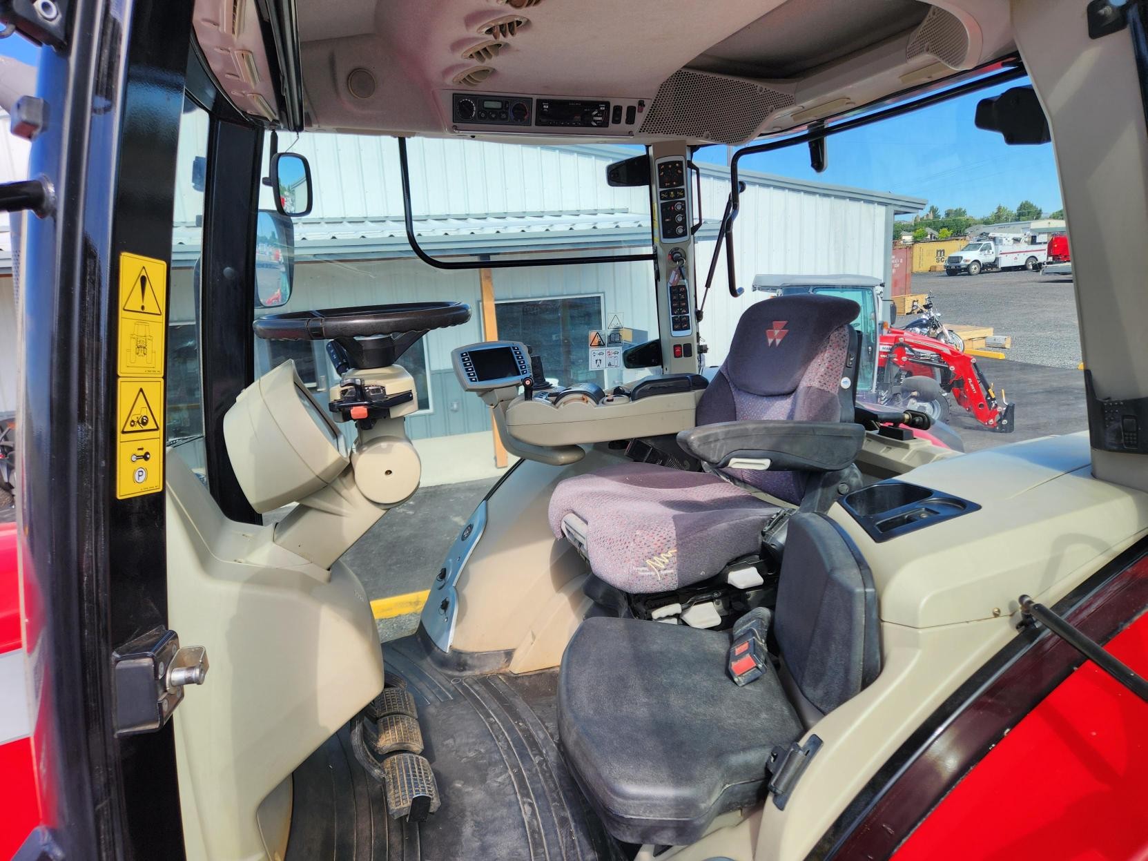 2016 Massey Ferguson 8727 Tractor