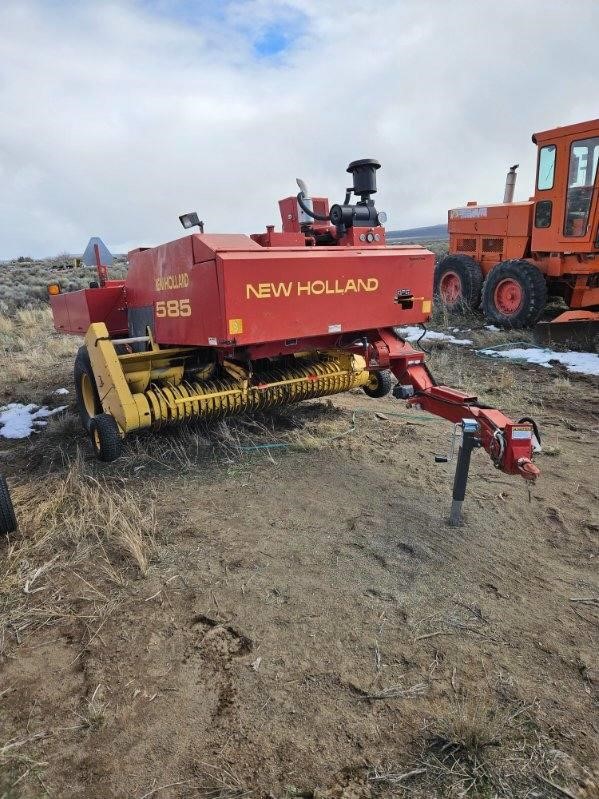 2001 New Holland 585 Baler/Square