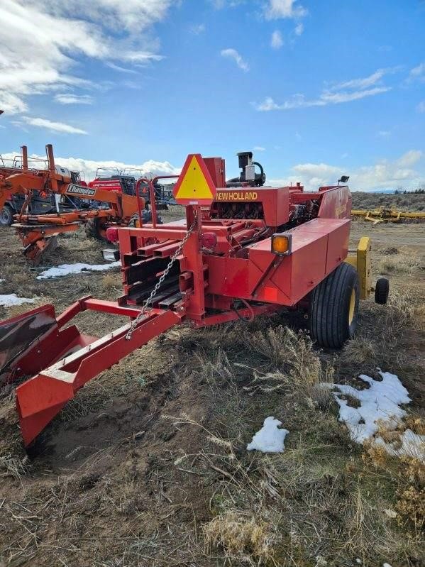 2001 New Holland 585 Baler/Square