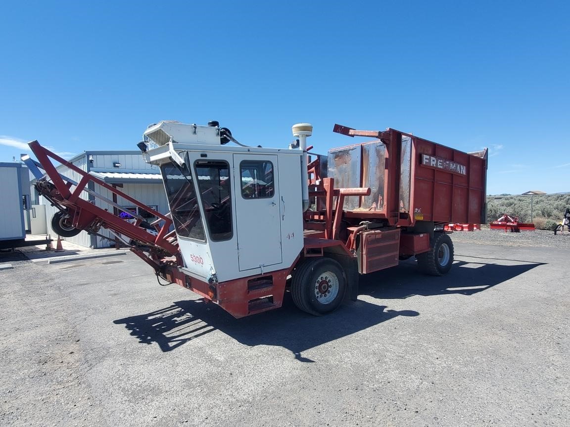 Freeman 5300 Hay Stacker