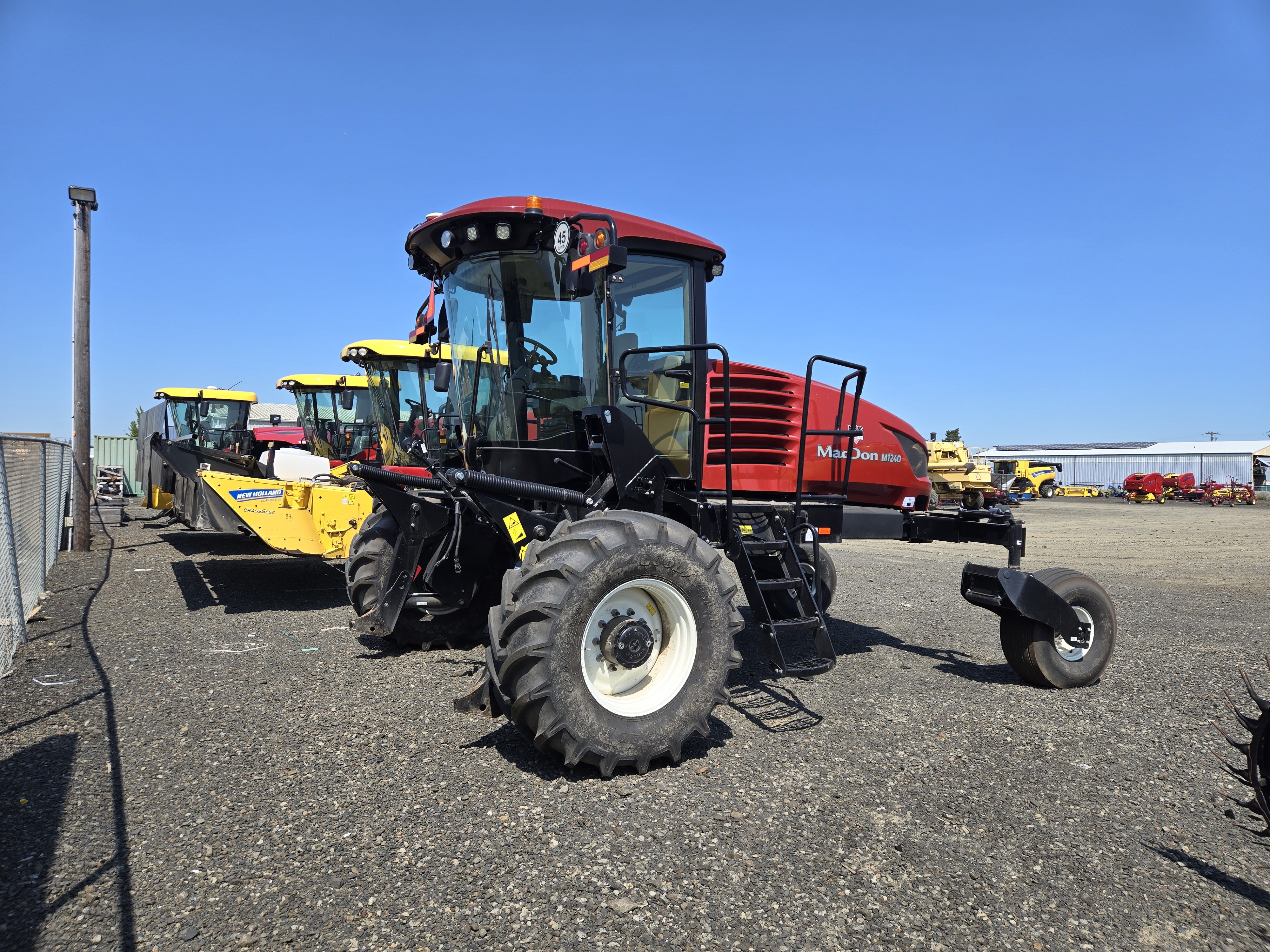 2022 MacDon M1240 Windrower