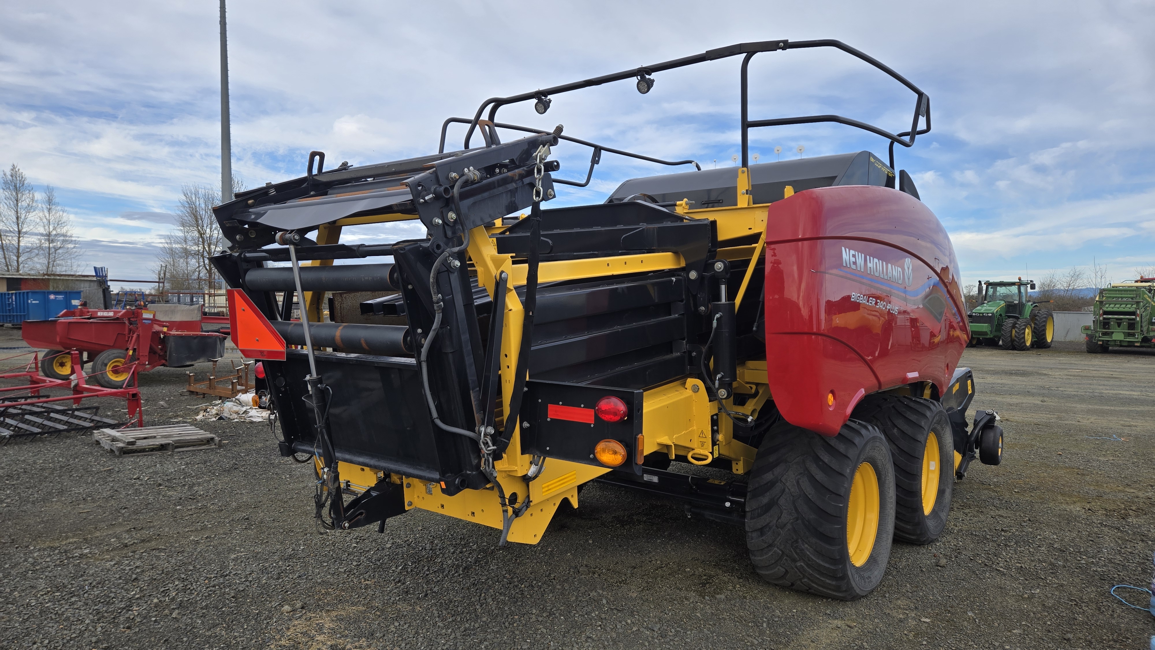 2022 New Holland 340S PLUS Baler/Square